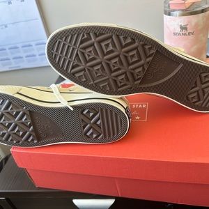 Converse lemon drop high tops Men’s size 8.5, women’s 10.5